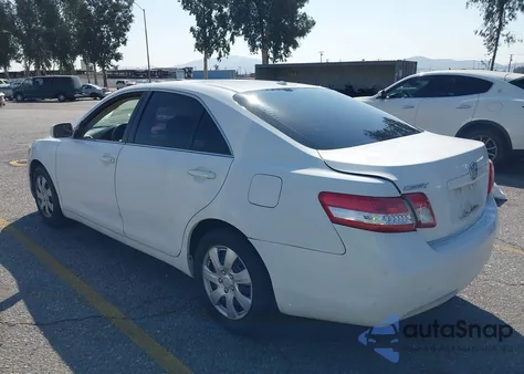 2011 Toyota Camry Le z USA, uszkodzony, nr VIN 4T4BF3EK3BR101033